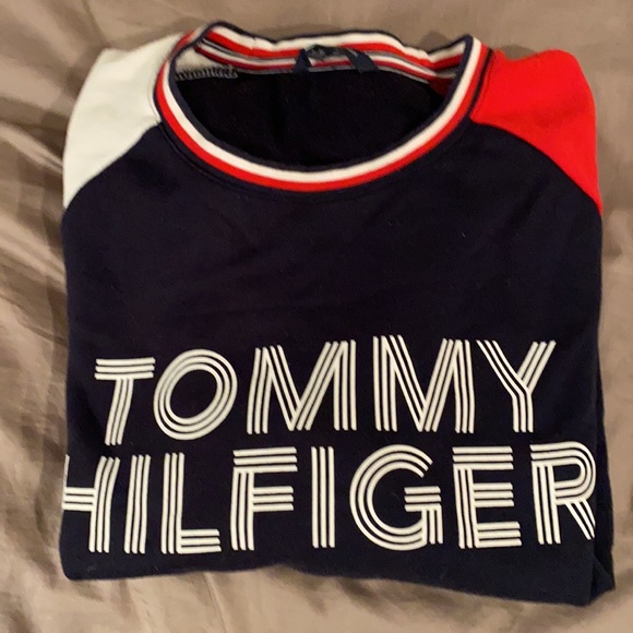 Women’s XL Tommy Hilfiger crew neck - Picture 2 of 2